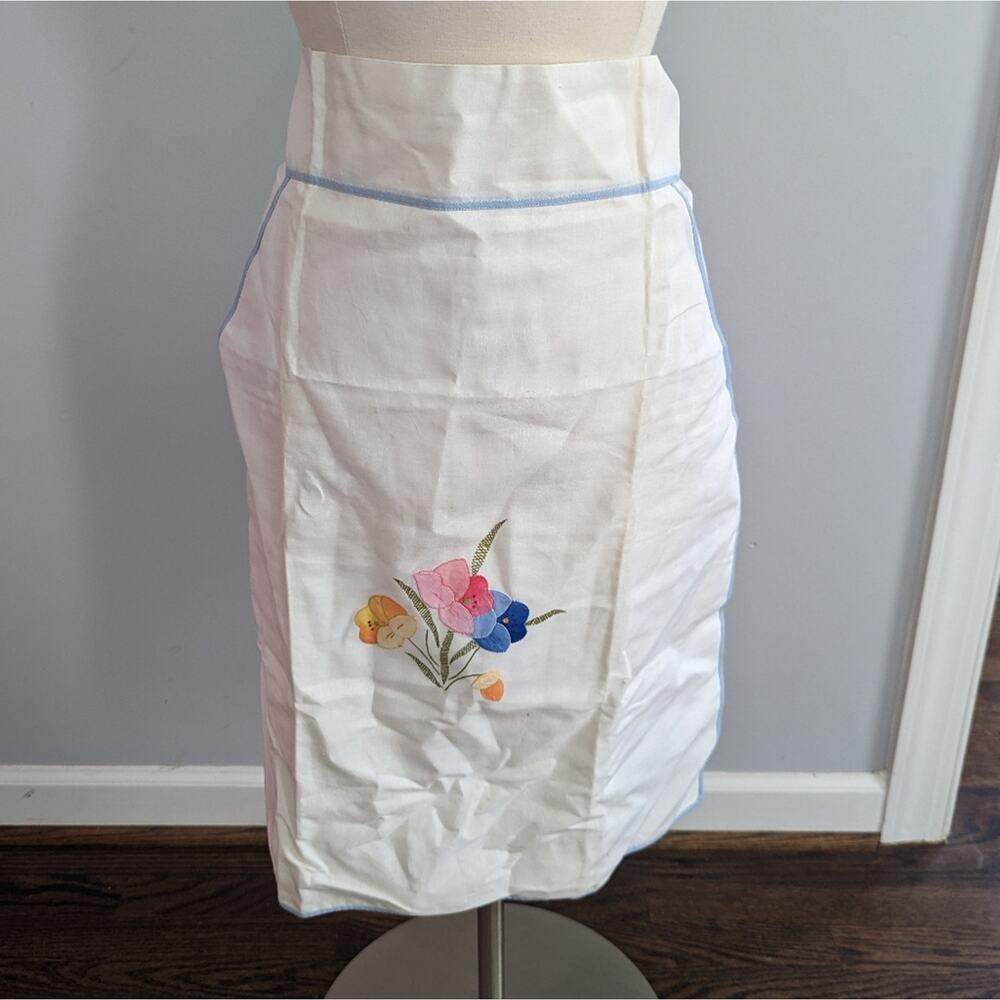 Vintage Apron Floral Embroidered White